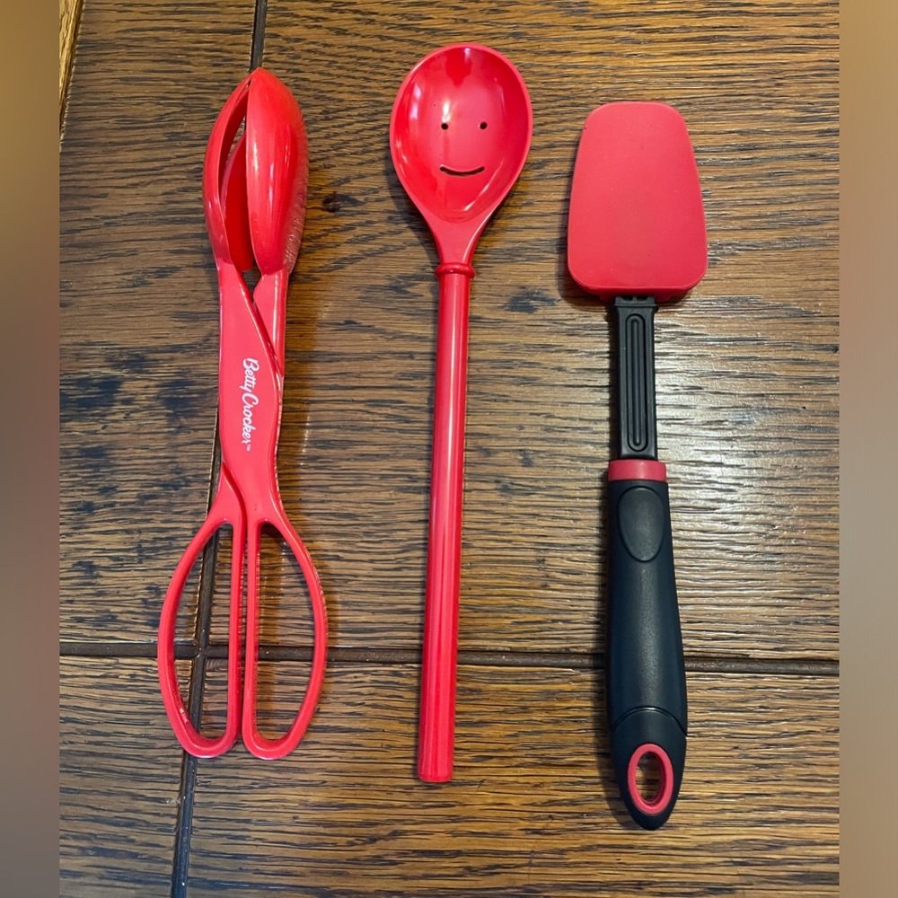 Red Three-Piece Kitchen Tool Set - Smiley Spoon, Tongs & Spatula